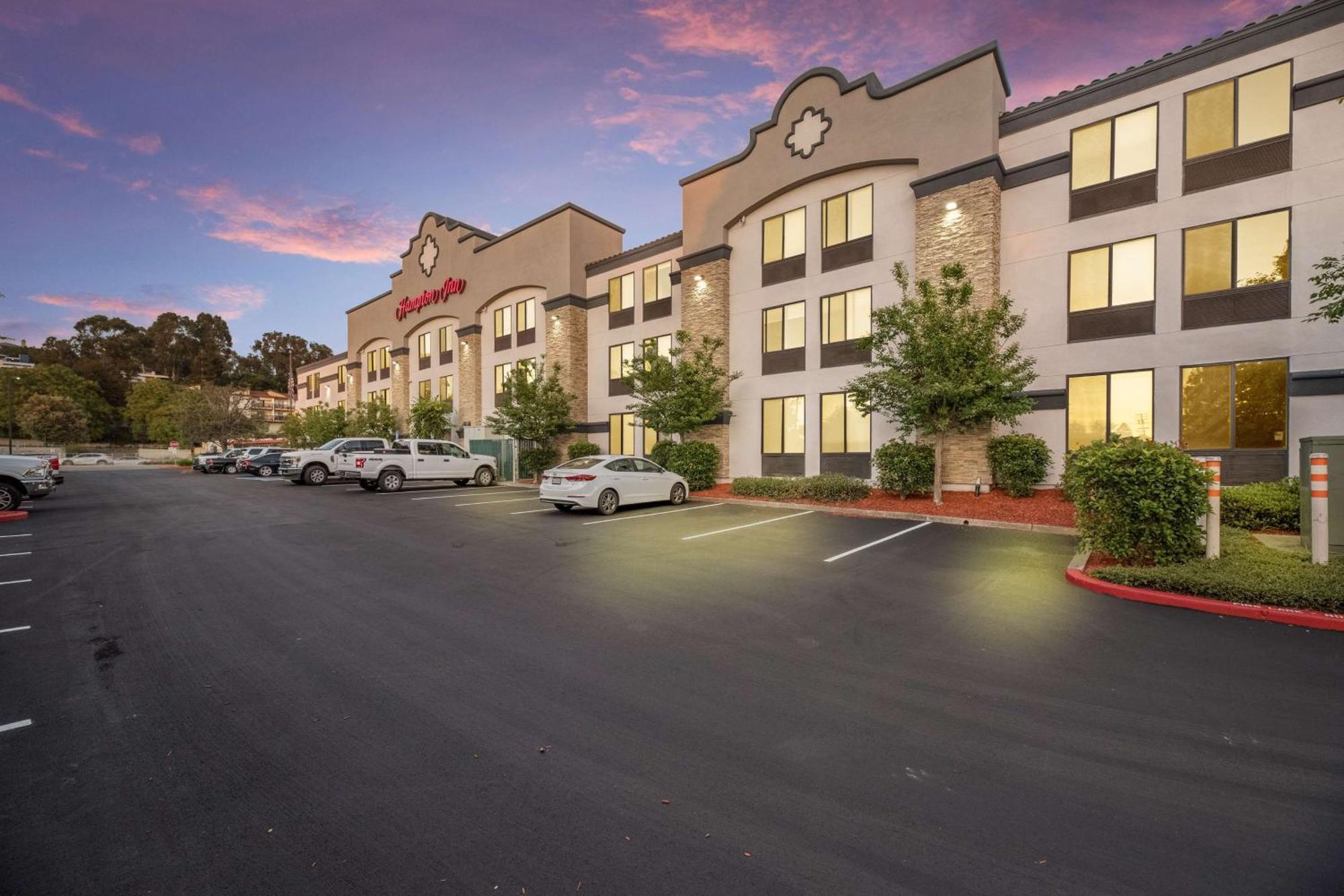 Hampton Inn Oakland-Хейуърд Екстериор снимка