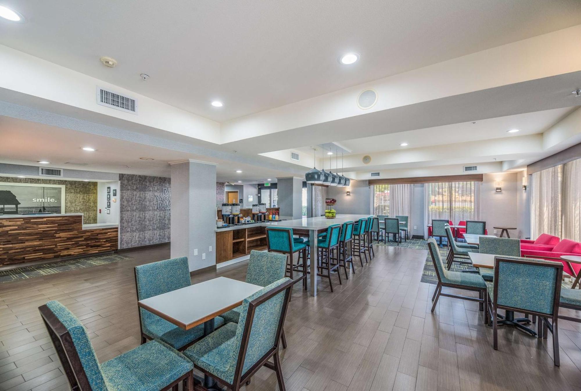 Hampton Inn Oakland-Хейуърд Екстериор снимка