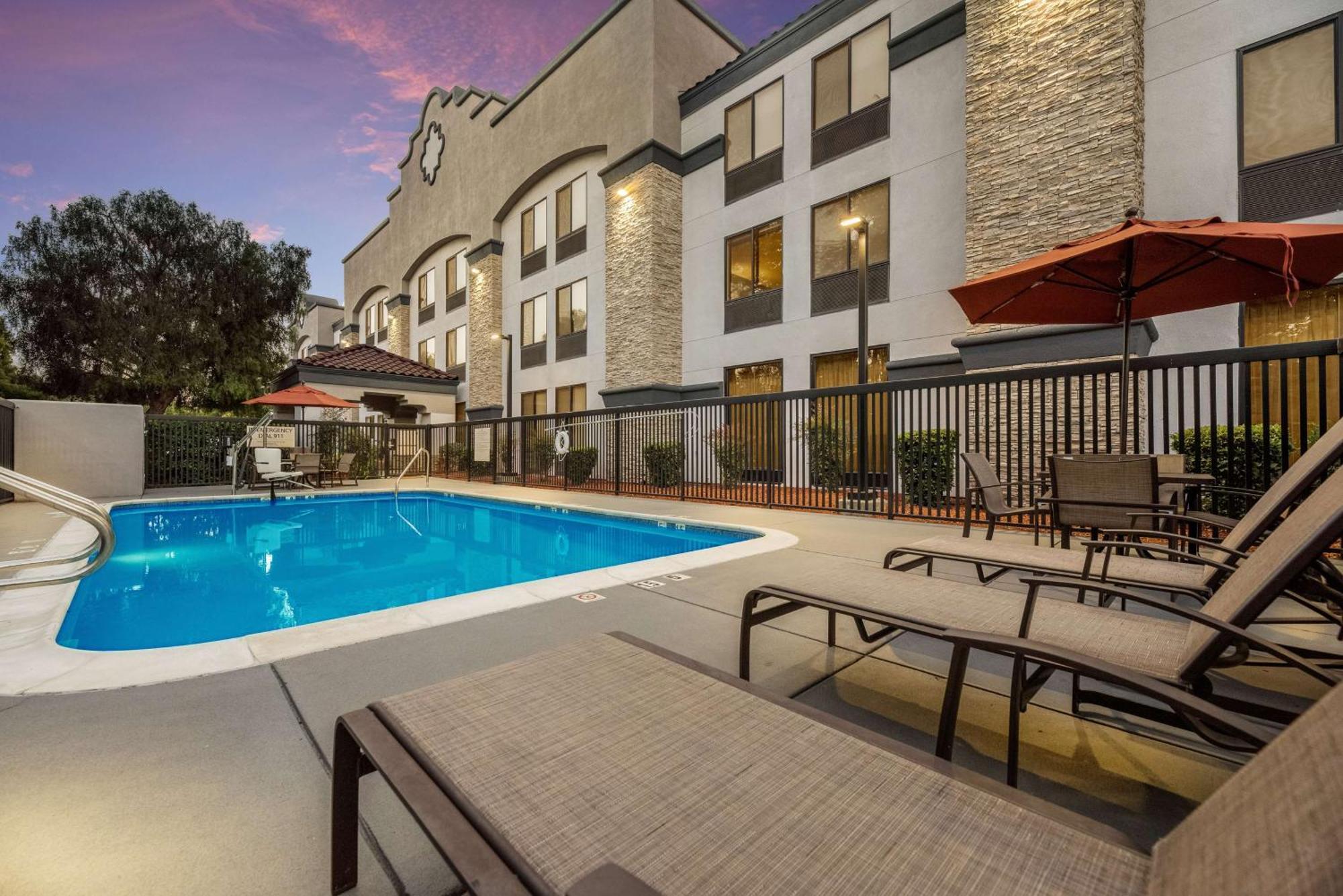 Hampton Inn Oakland-Хейуърд Екстериор снимка