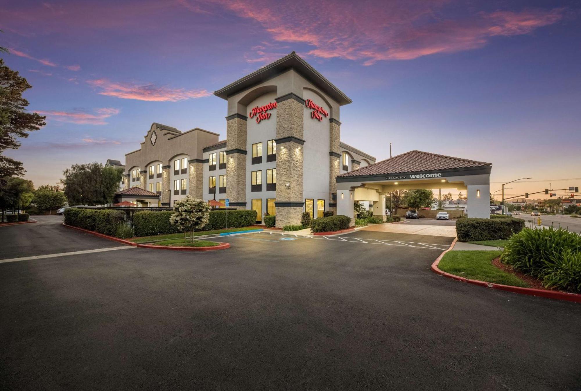 Hampton Inn Oakland-Хейуърд Екстериор снимка
