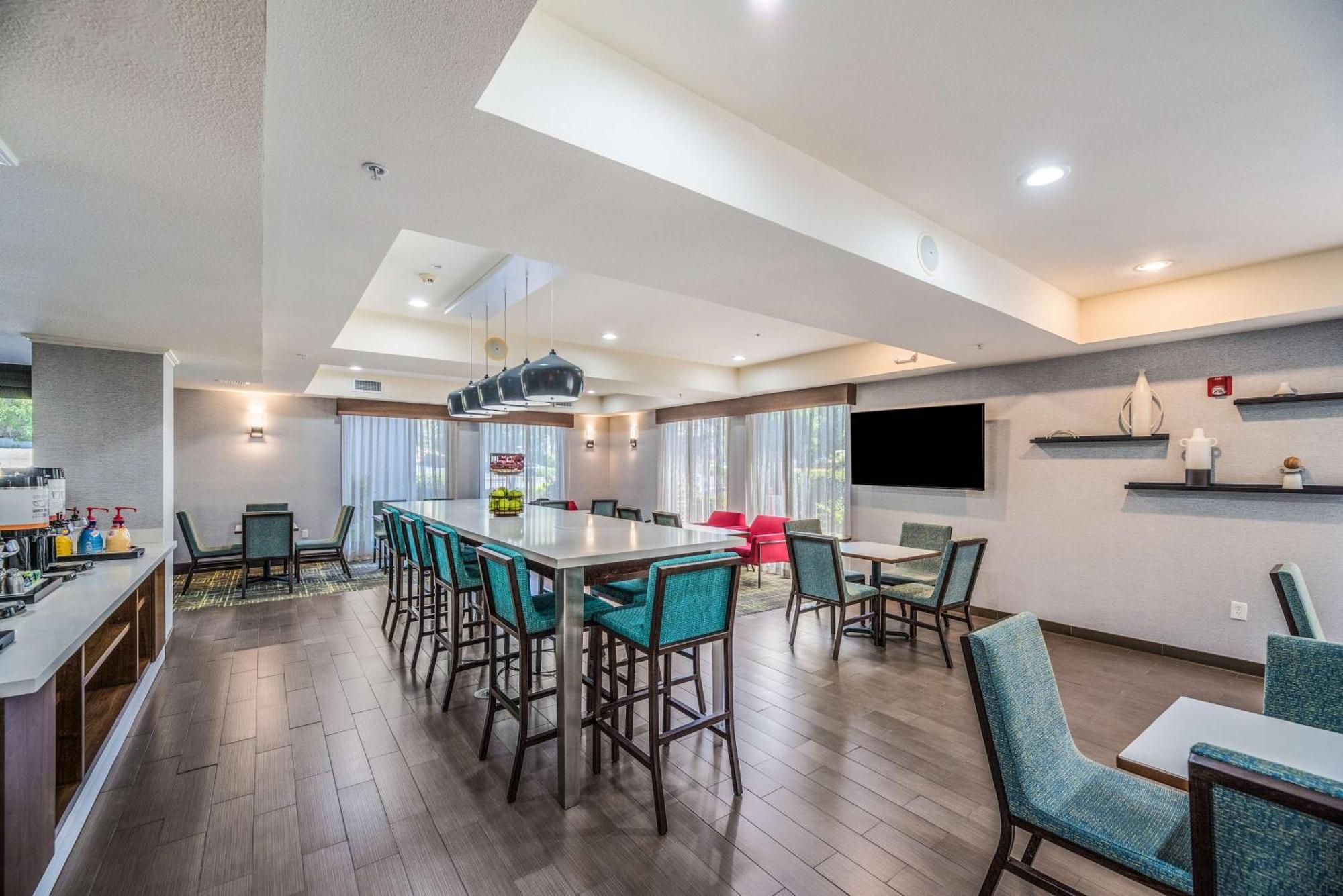 Hampton Inn Oakland-Хейуърд Екстериор снимка