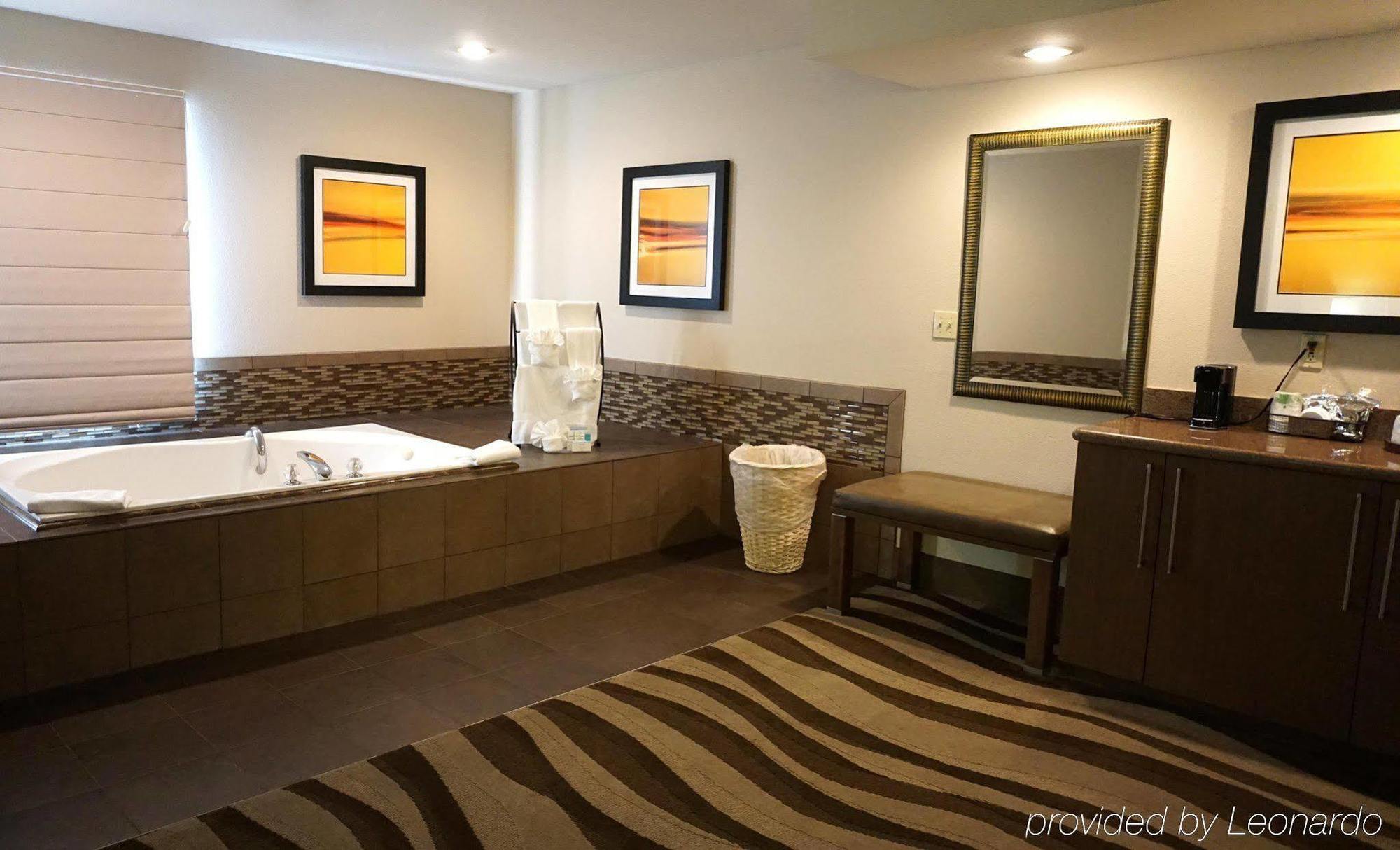 Hampton Inn Oakland-Хейуърд Екстериор снимка