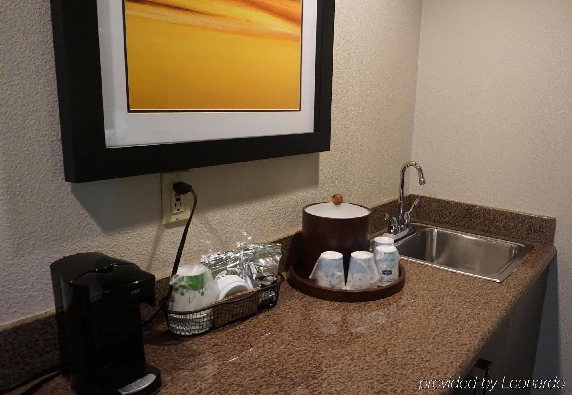 Hampton Inn Oakland-Хейуърд Екстериор снимка